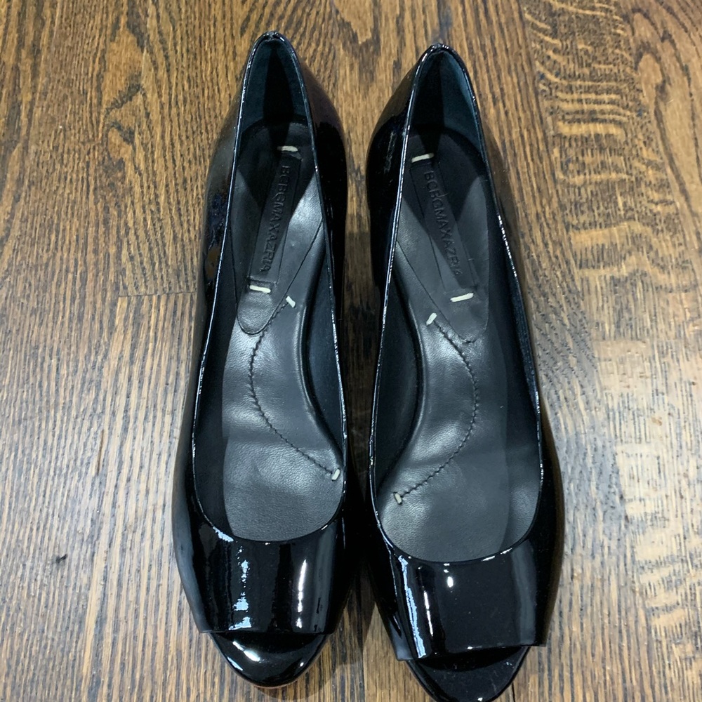 New never worn BCBG MAX AZRIA low peep toe